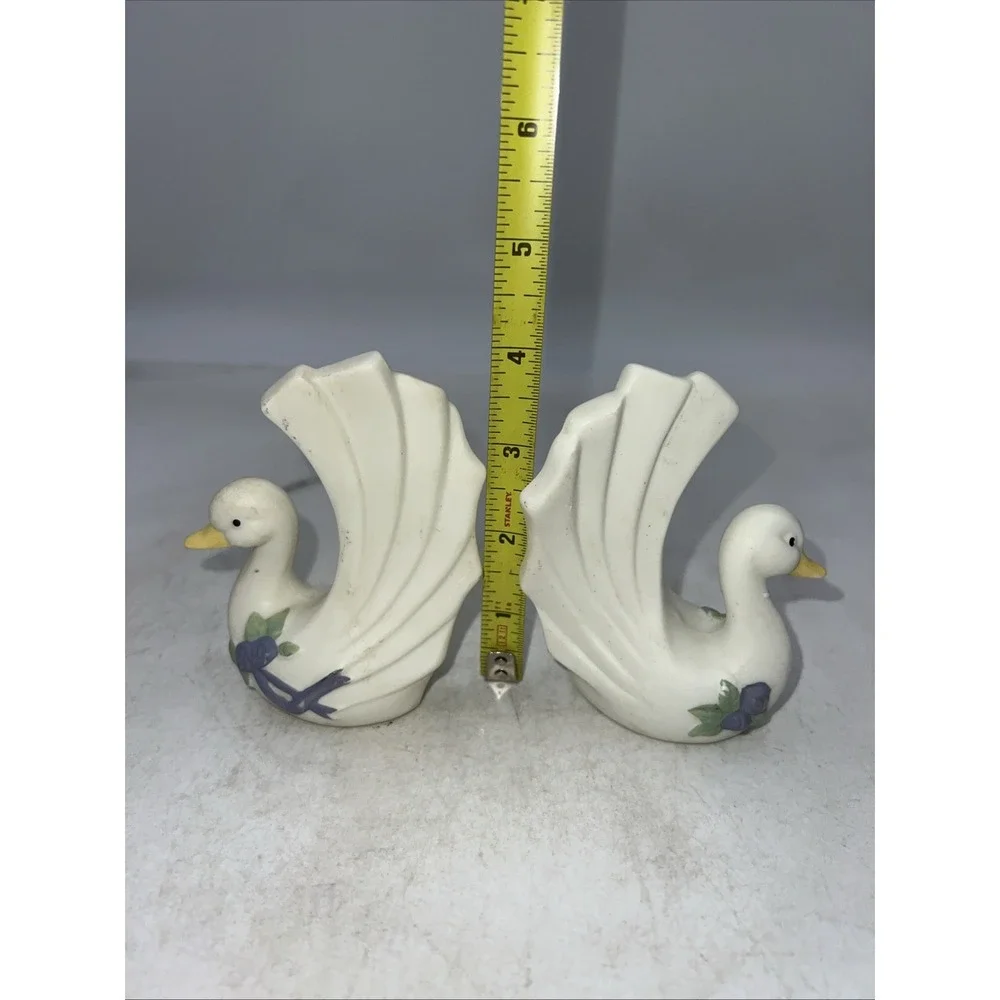 VTG Ceramic Swan Salt And Pepper Shakers White Bows 4